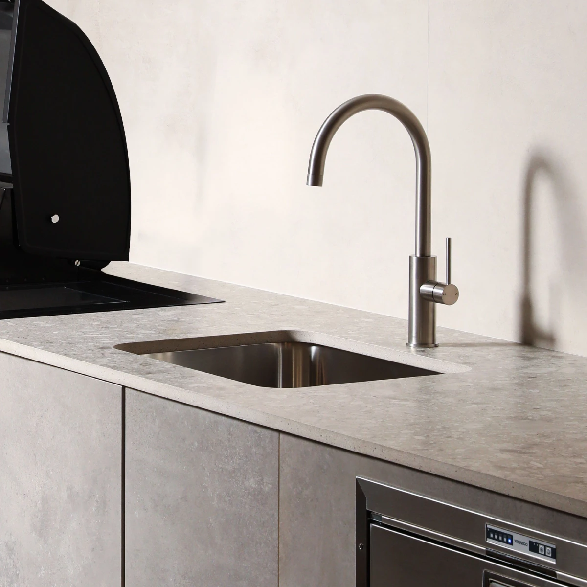 Outdoor Sinks & Taps